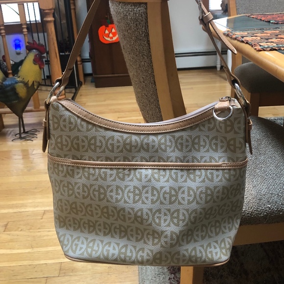 Giani Bernini Purse Excellent Like New Condition! - Picture 4 of 12